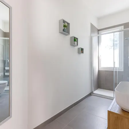 Coki's Free Parking And Wifi Lägenhet *